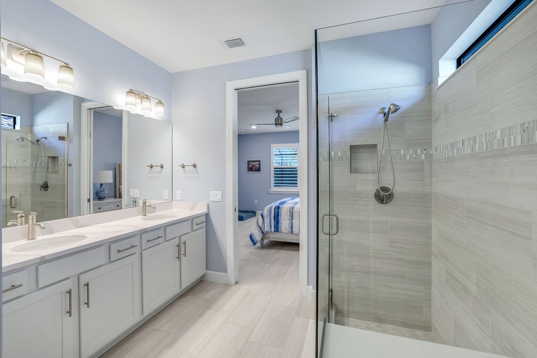 1944 Yellowfin Cir, Naples, FL 34114