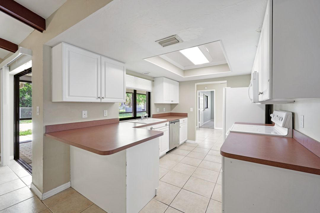 4530 Vincennes Blvd, Cape Coral, FL 33904