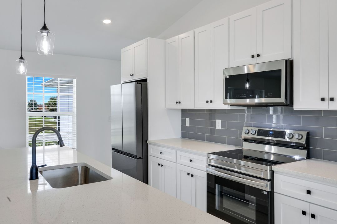 1517 NE 23rd St, Cape Coral, FL 33909