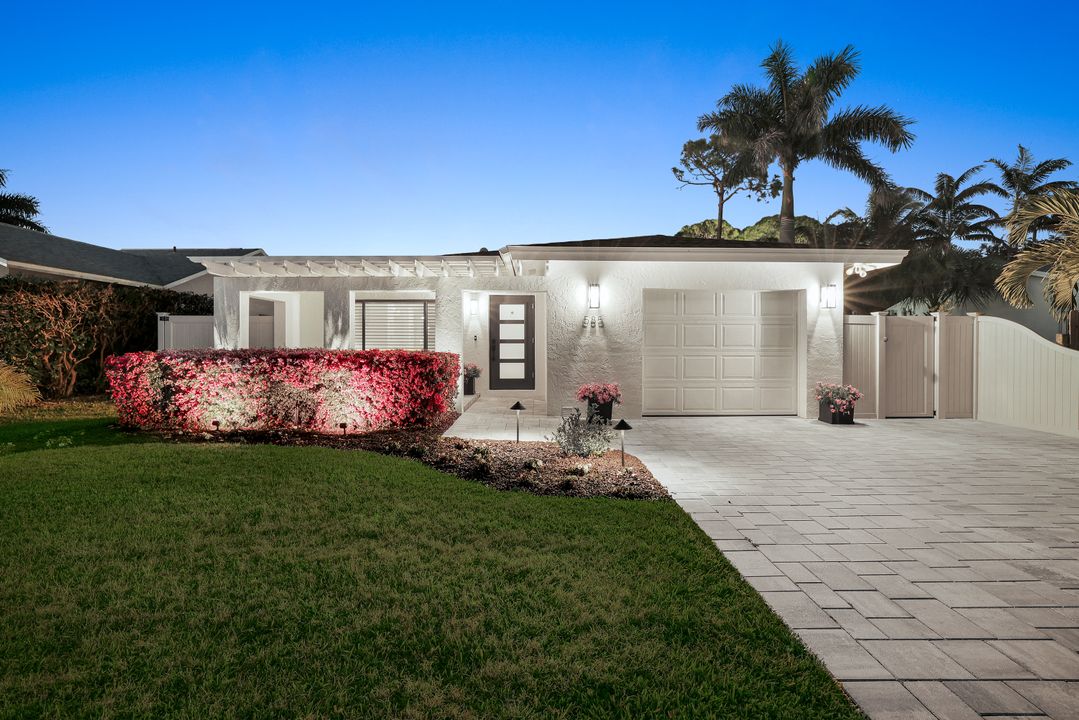 585 100th Ave N, Naples, FL 34108