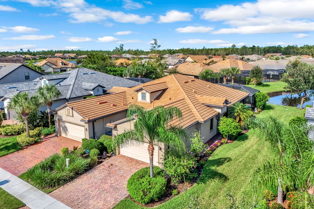 7659 Jacaranda Ln, Naples, FL 34114