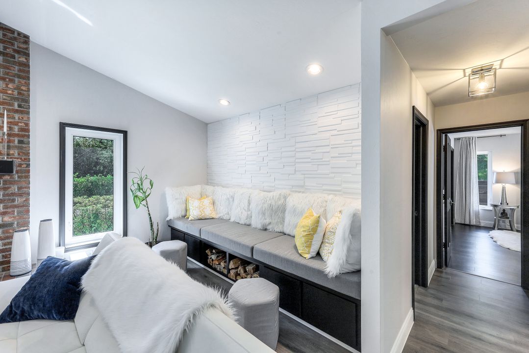 6010 Standing Oaks Ln, Naples, FL 34119