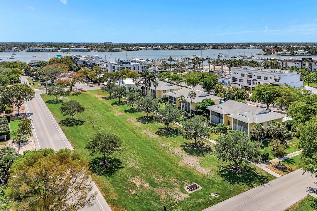 722 Broad Ave S #722, Naples, FL 34102