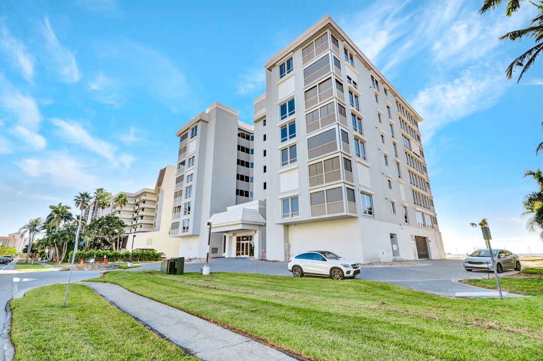 9811 Gulf Shore Dr #203, Naples, FL 34108