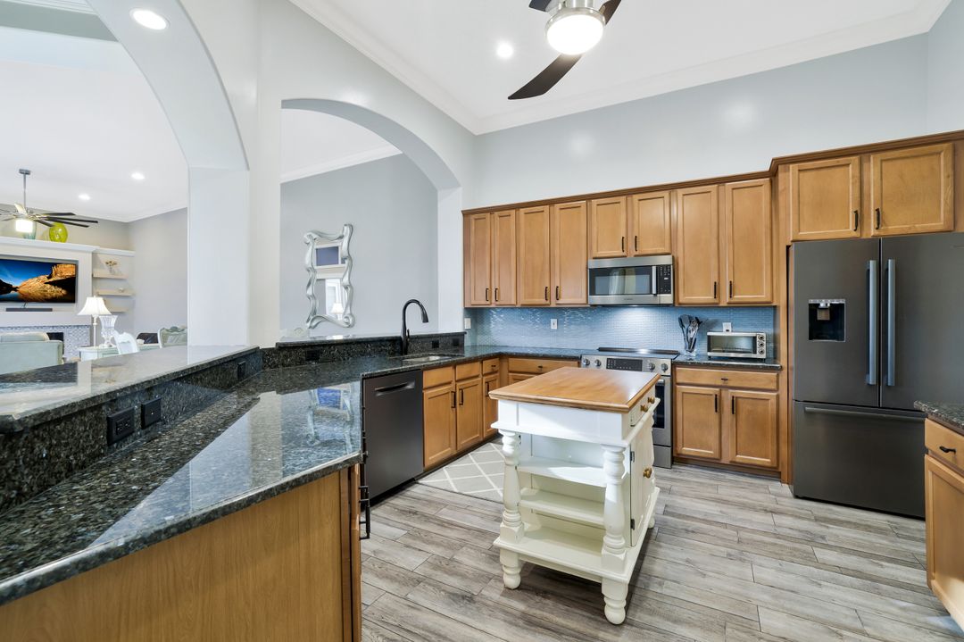 1619 Cayman Ct, Naples, FL 34119