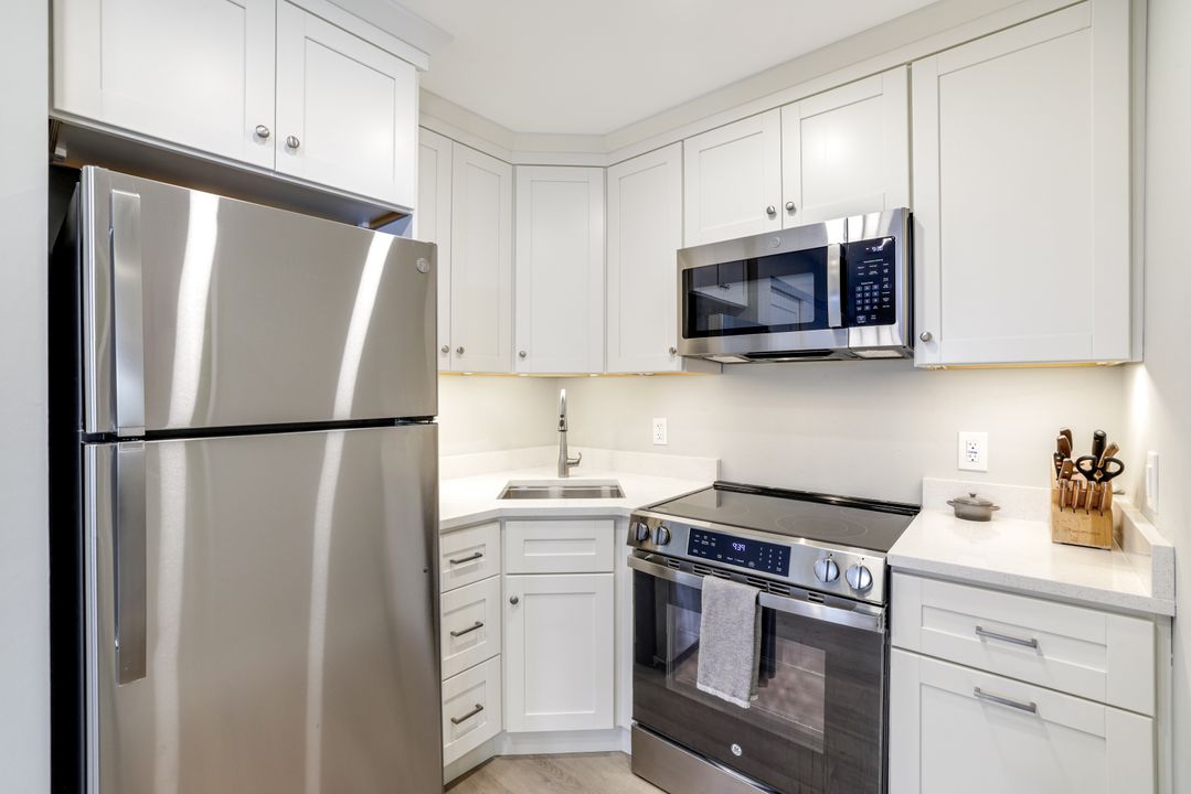 780 10th Ave S #5, Naples, FL 34102