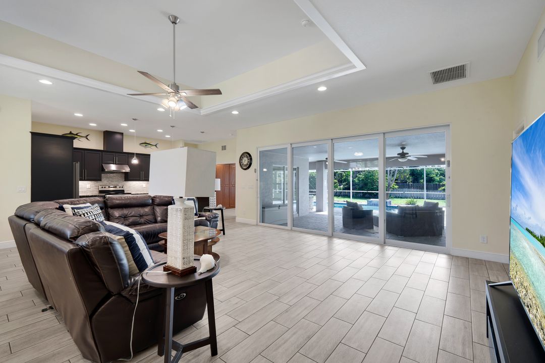 27741 Roslin Dr, Bonita Springs, FL 34135