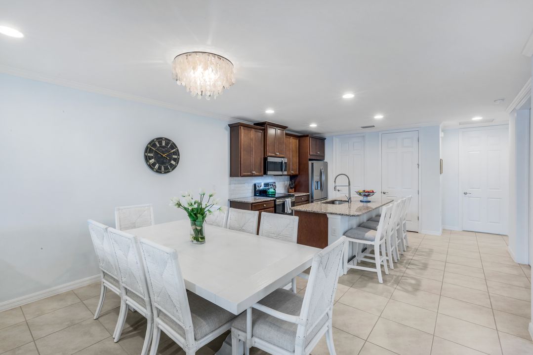 14795 Edgewater Cir, Naples, FL 34114