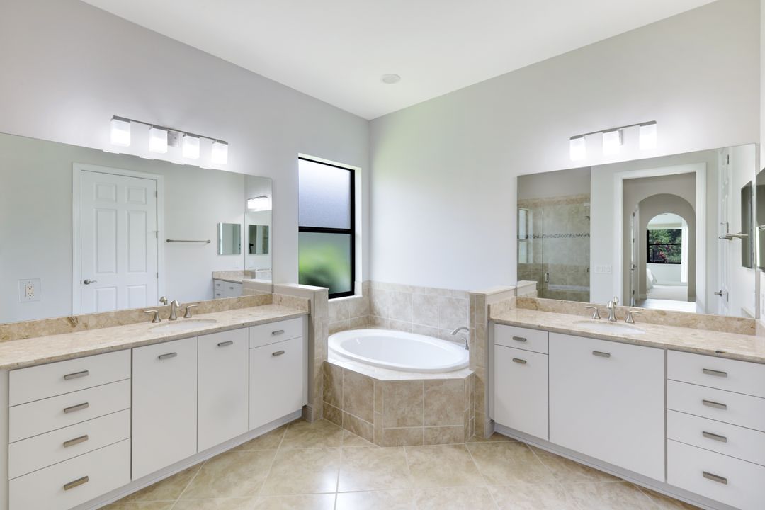 10194 Belcrest Blvd, Fort Myers, FL 33913