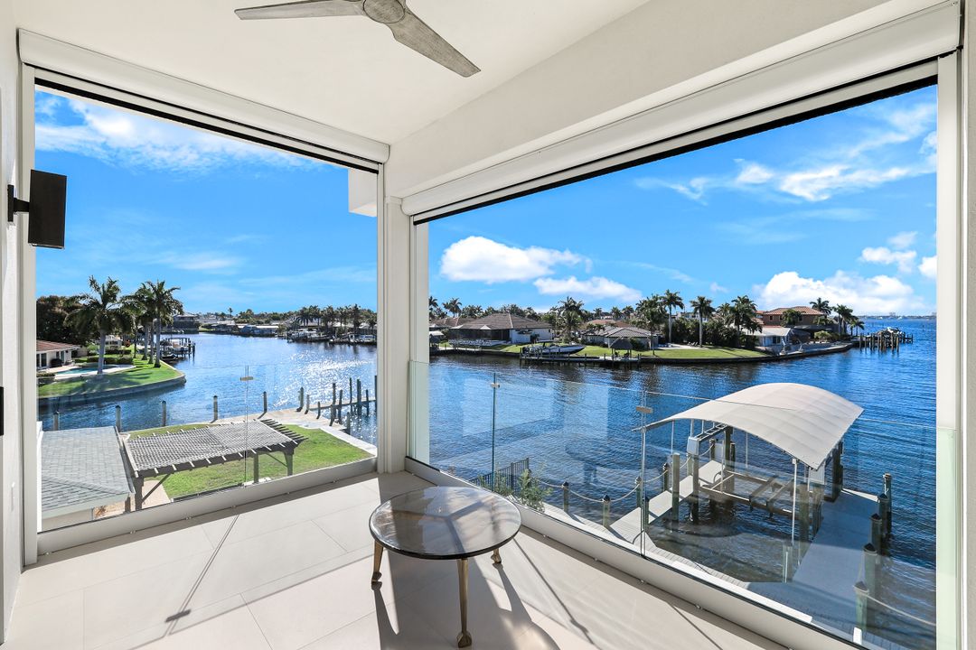 5384 Colonade Ct, Cape Coral, FL 33904