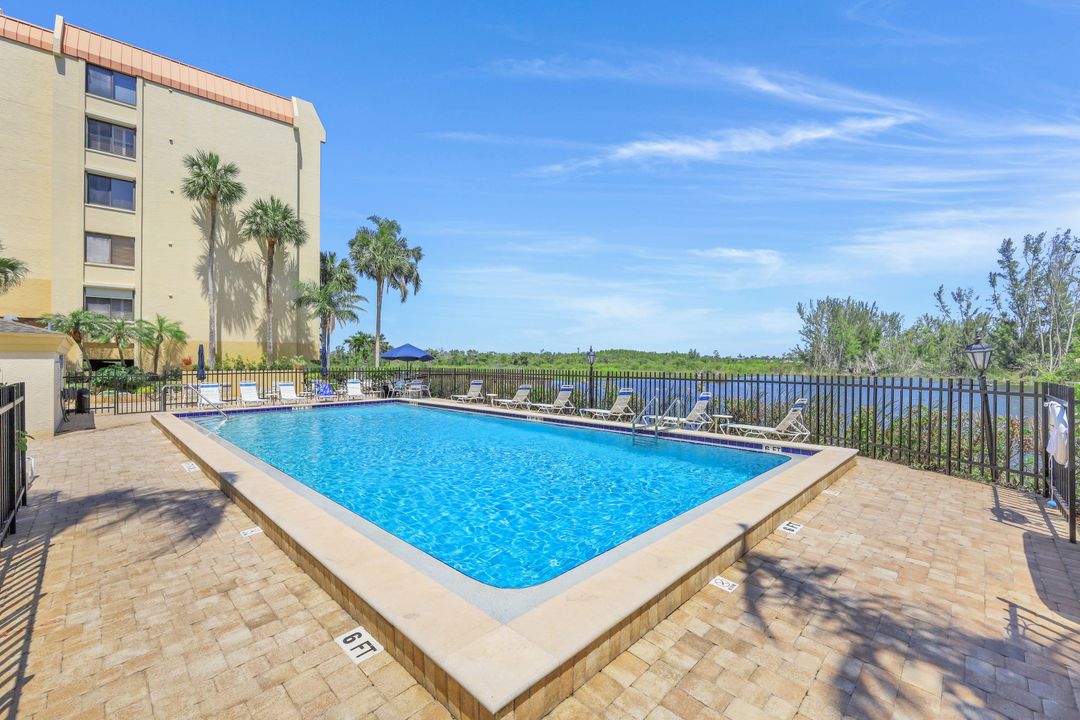 7119 Lakeridge View Court #Unit 303, Fort Myers, FL 33907