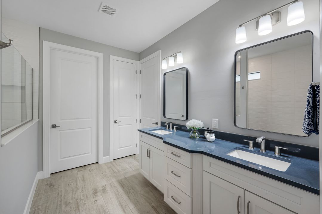 9583 Curlew Dr, Naples, FL 34120