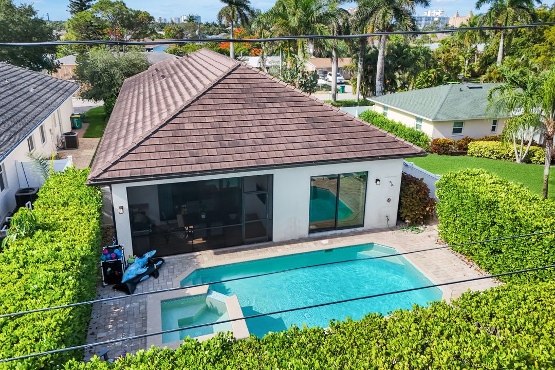 631 100th Ave N, Naples, FL 34108