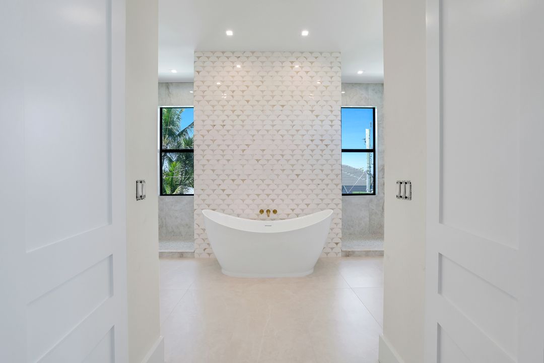 513 92nd Ave N, Naples, FL 34108