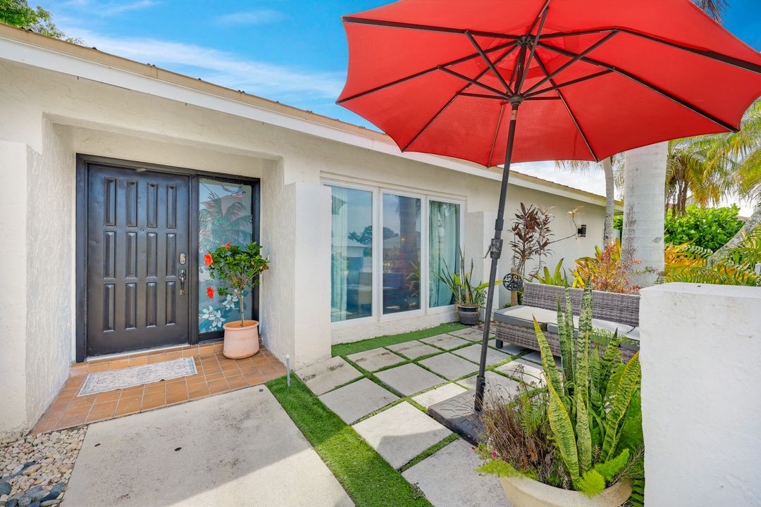 391 Torrey Pines Point, Naples, FL 34113