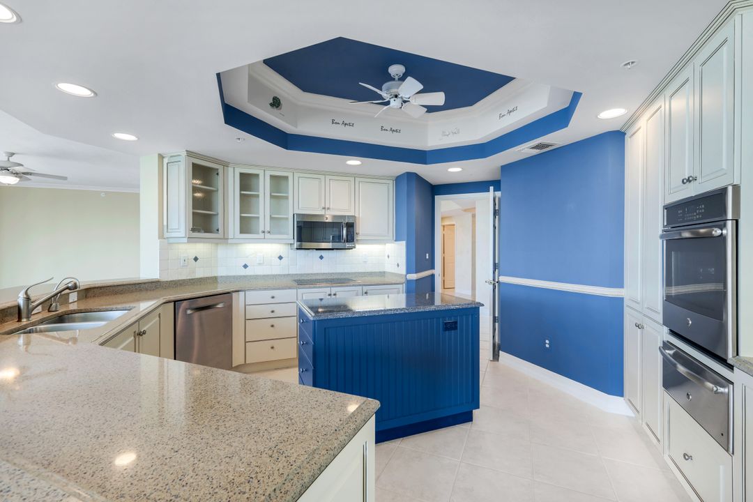 425 Dockside Dr #604, Naples, FL 34110