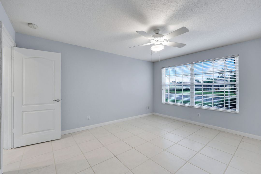 4922 Kingston Way, Naples, FL 34119