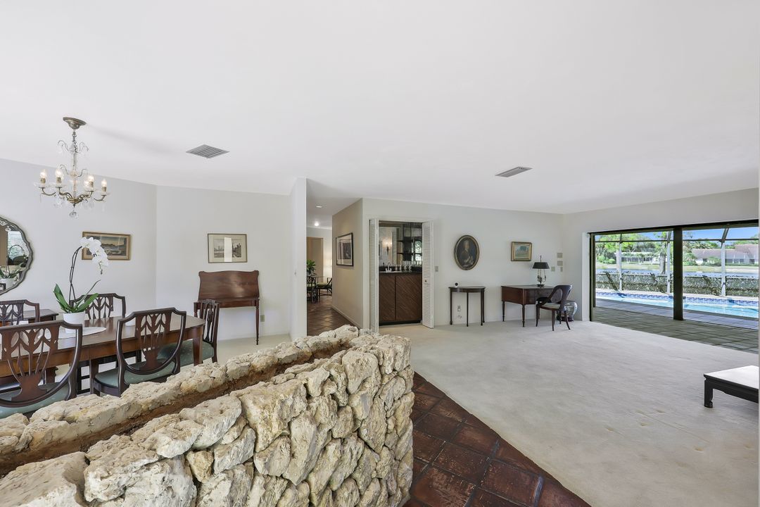 700 Bald Eagle Dr, Naples, FL 34105