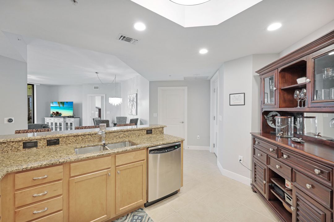 5793 Cape Harbour Dr #811, Cape Coral, FL 33914