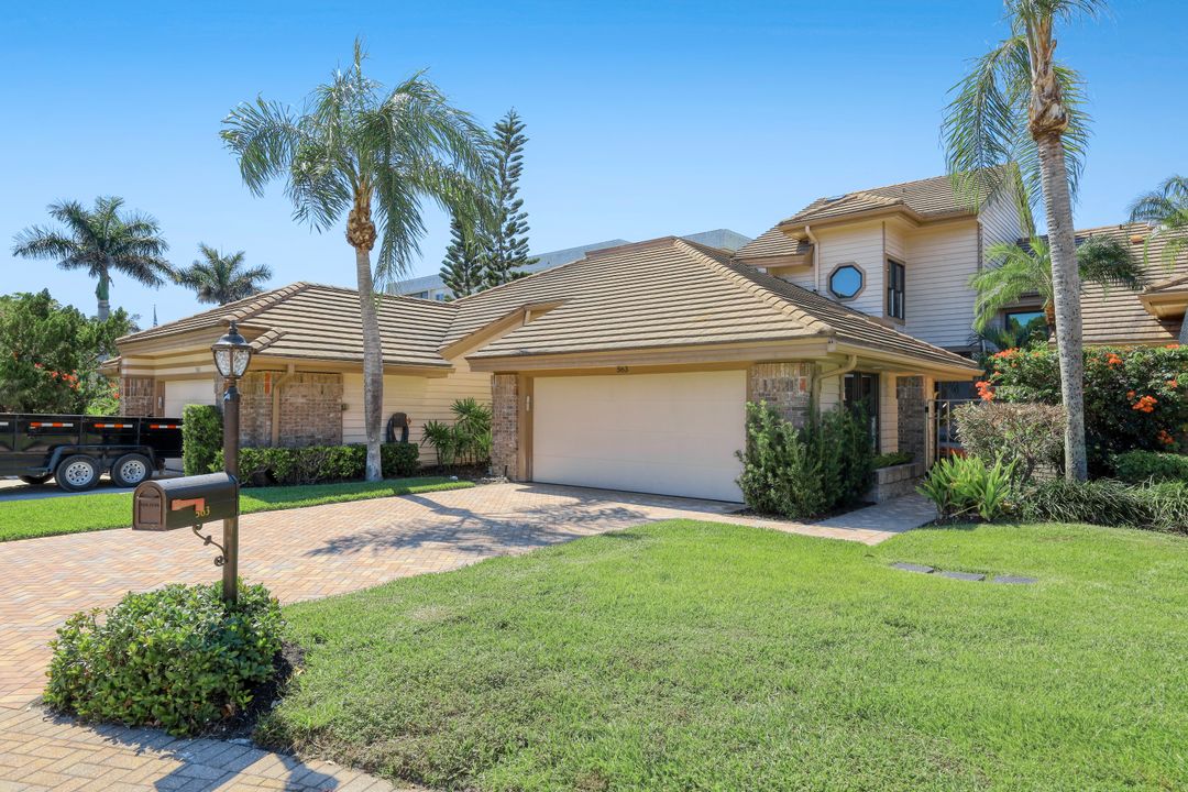 563 Park Shore Dr, Naples, FL 34103