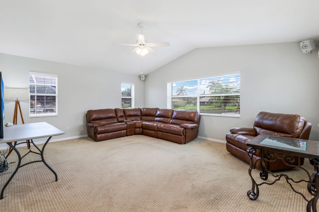 7563 Woodland Bend Cir, Fort Myers, FL 33912