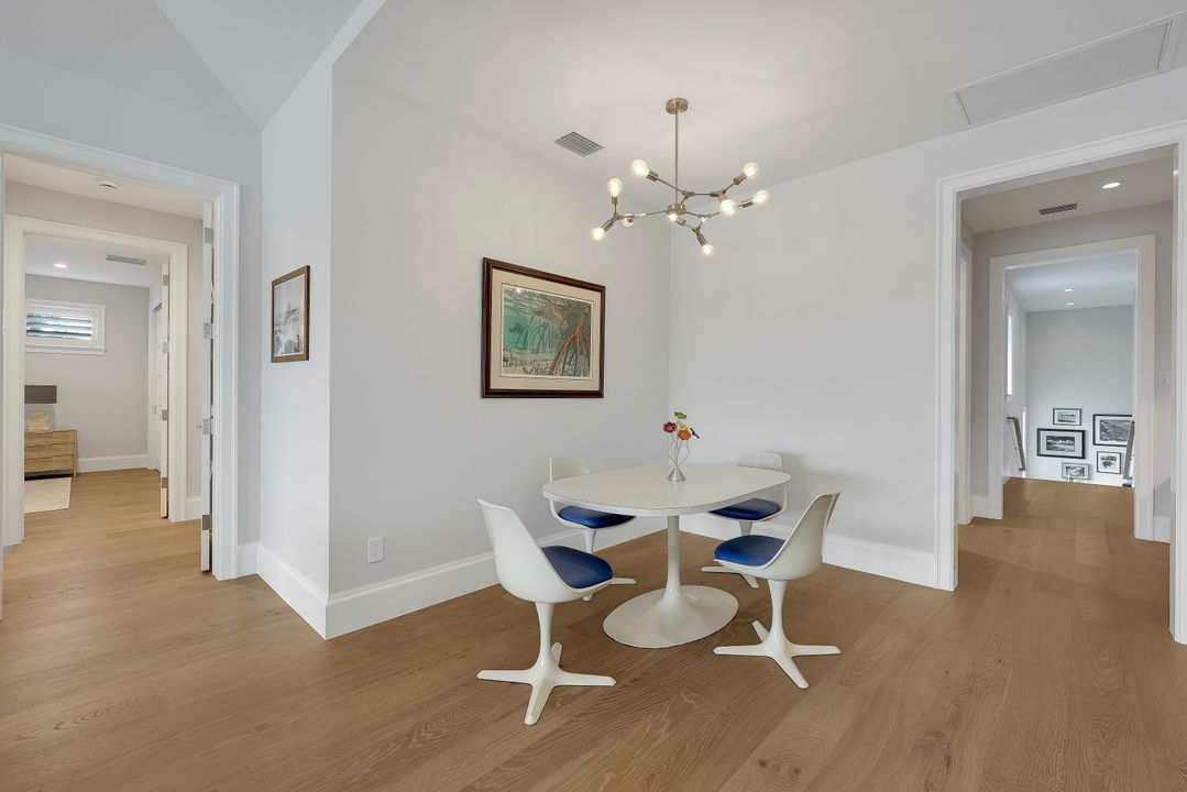 380 18th Ave S, Naples, FL 34102