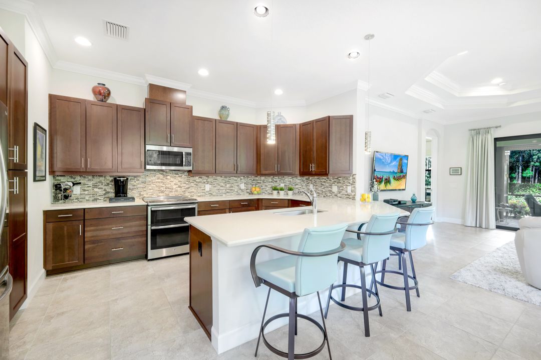 9433 Isla Bella Cir, Bonita Springs, FL 34135