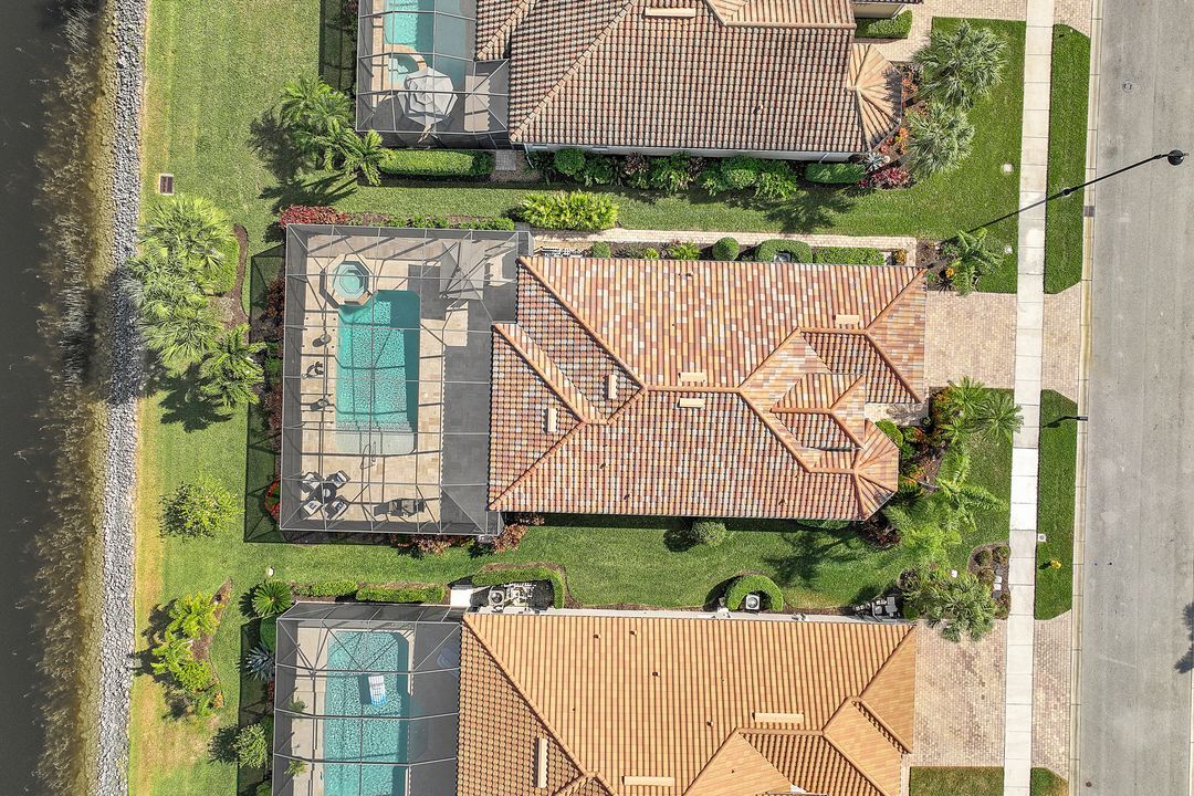 9103 Graphite Cir, Naples, FL 34120