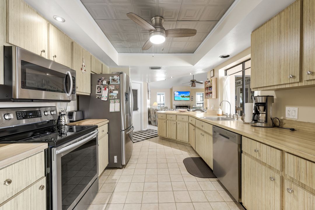 101 SW 50th St, Cape Coral, FL 33914