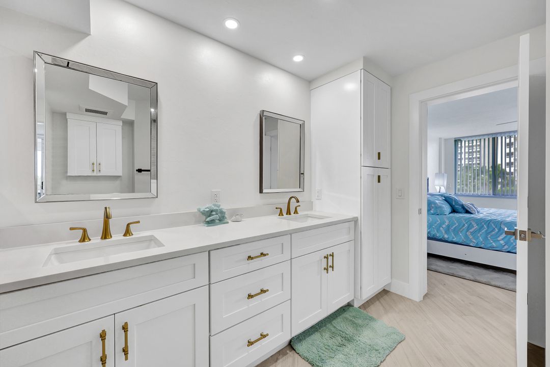 11118 Gulf Shore Dr #302, Naples, FL 34108