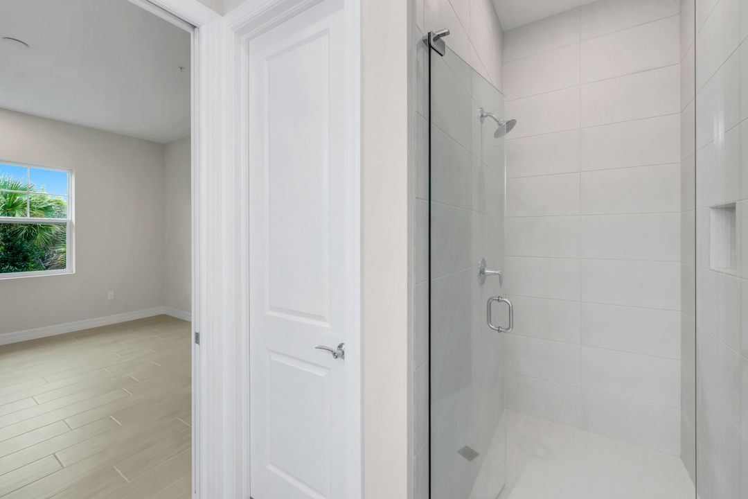 280 Antilles Wy E #101, Naples, FL 34112