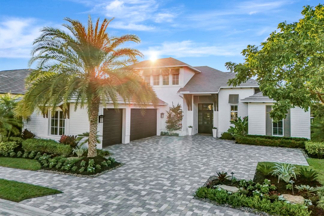 16715 Enclave Cir, Naples, FL 34110