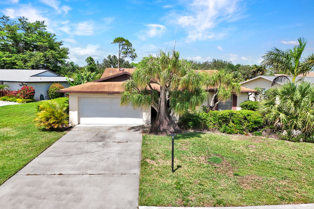 4305 Beechwood Lake Dr, Naples, FL 34112