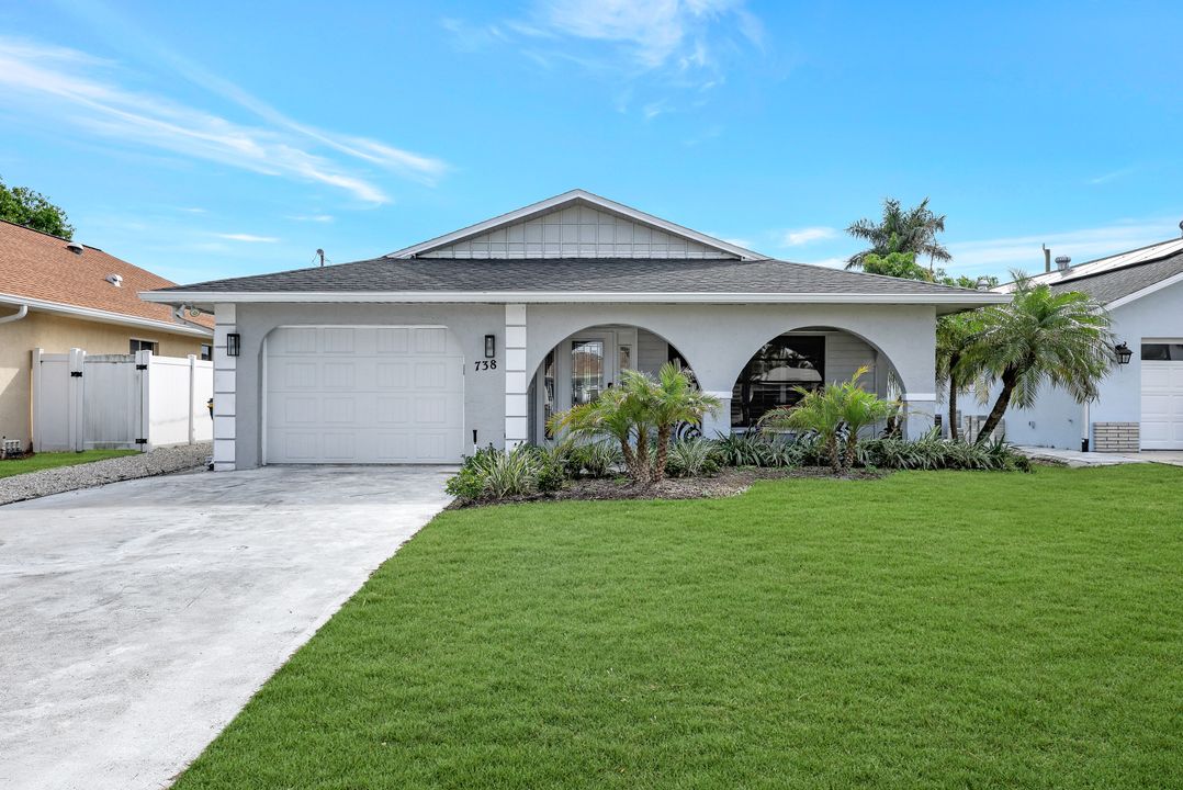 738 101st Ave N, Naples, FL 34108