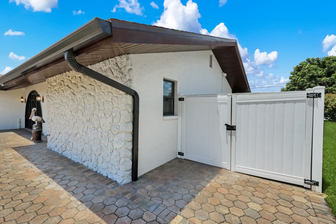 4548 SE 11th Pl, Cape Coral, FL 33904