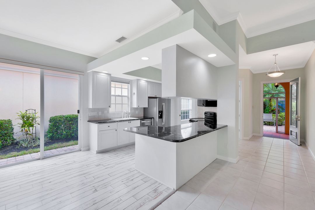 5930 Bermuda Ln, Naples, FL 34119