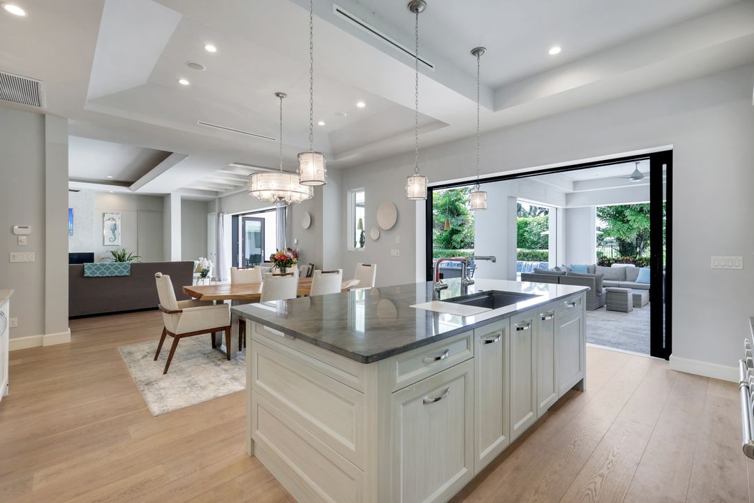 875 Wedge Dr, Naples, FL 34103