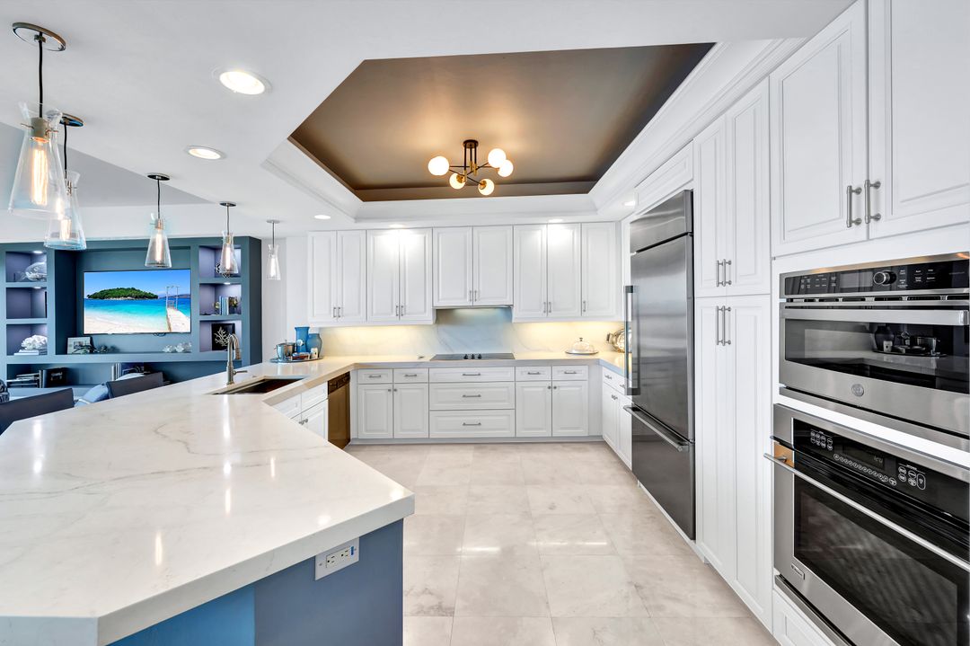 295 Grande Way #1403, Naples, FL 34110