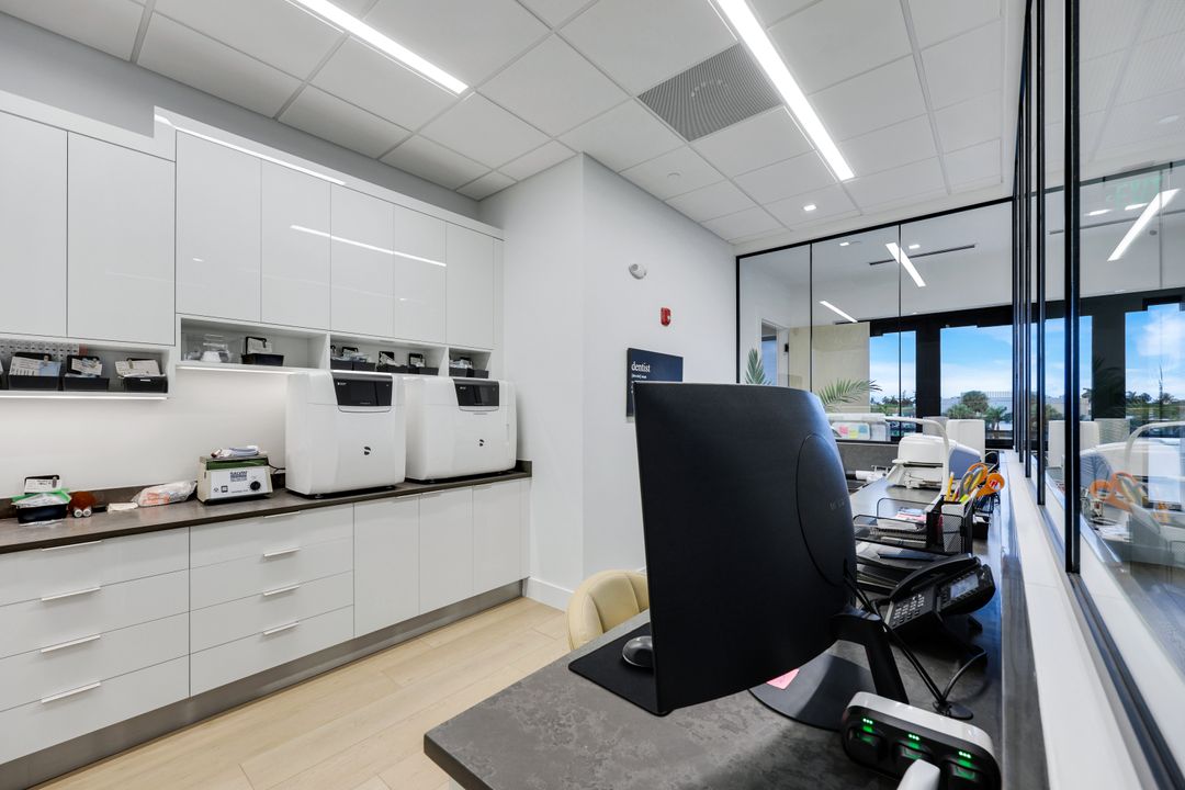 3080 Tamiami Trl E #202, Naples, FL 34112