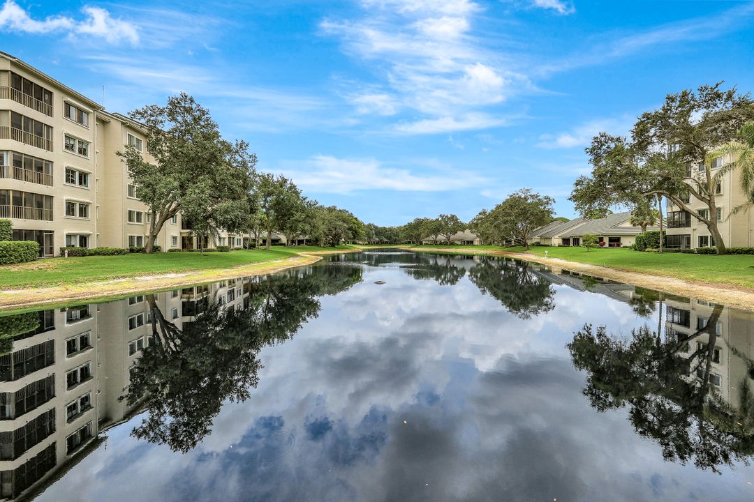 900 Arbor Lake Dr #207, Naples, FL 34110