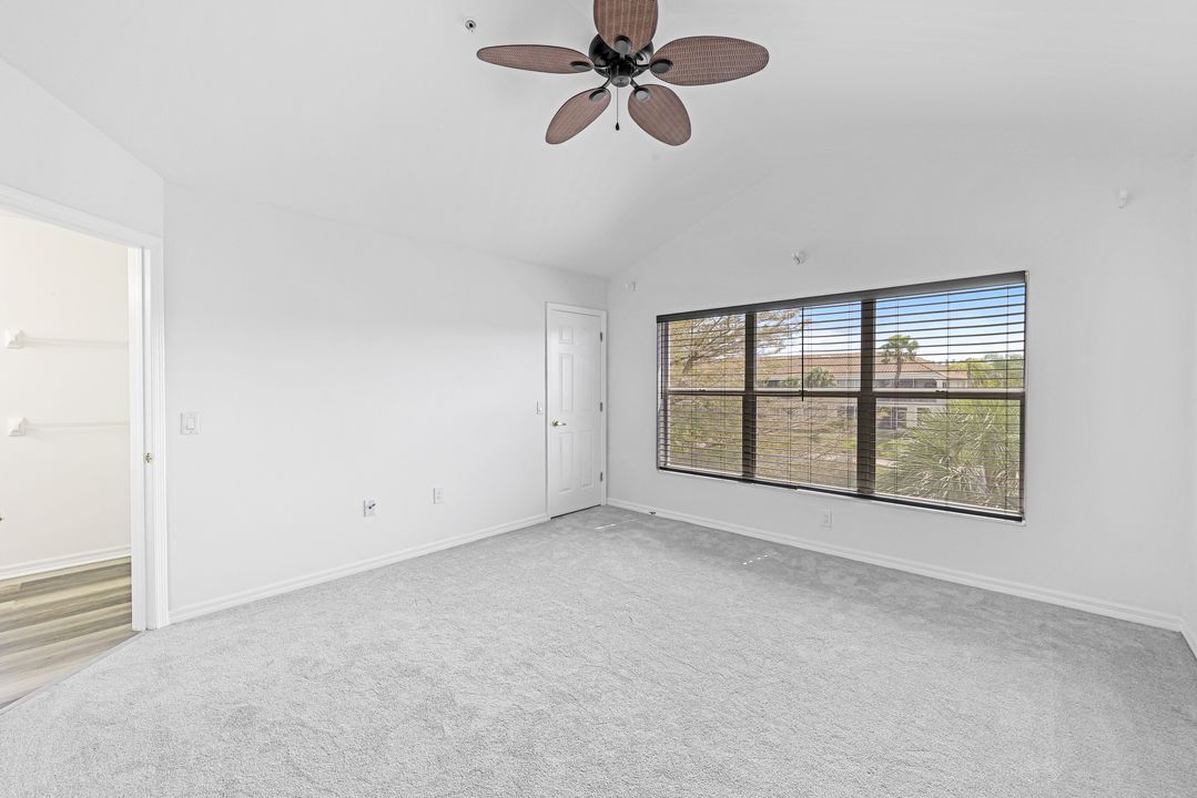 1152 Oxford Ln, Naples, FL 34105