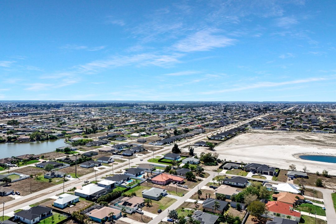 913 Embers Pkwy W, Cape Coral, FL 33993