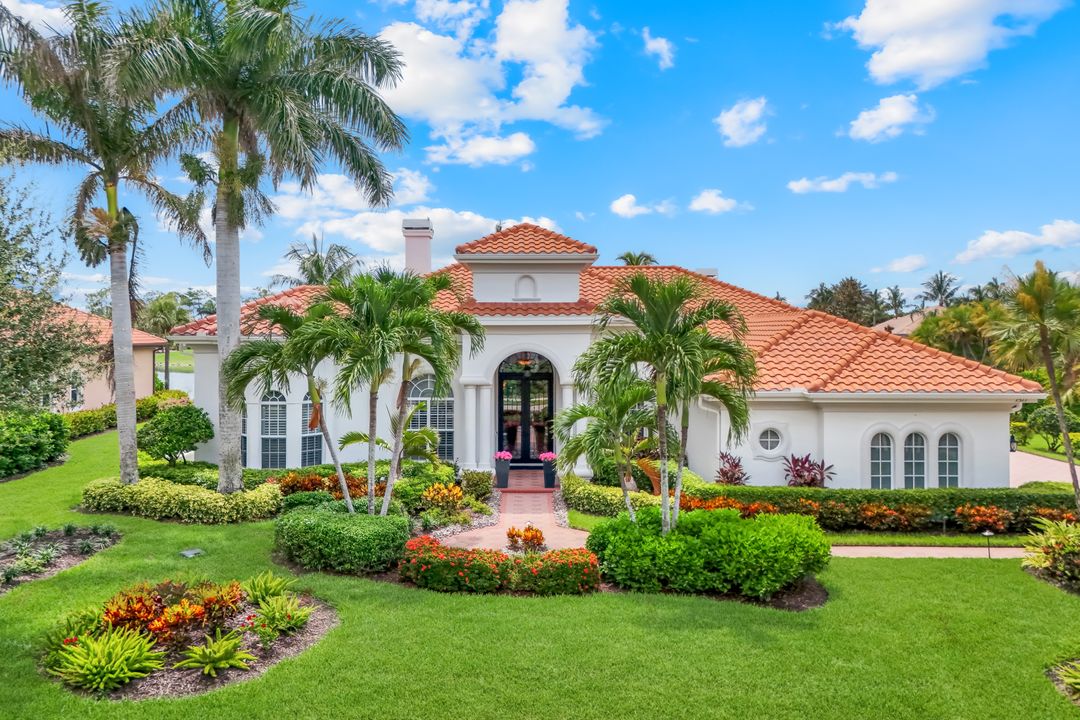 7511 Hogan Ct, Naples, FL 34113