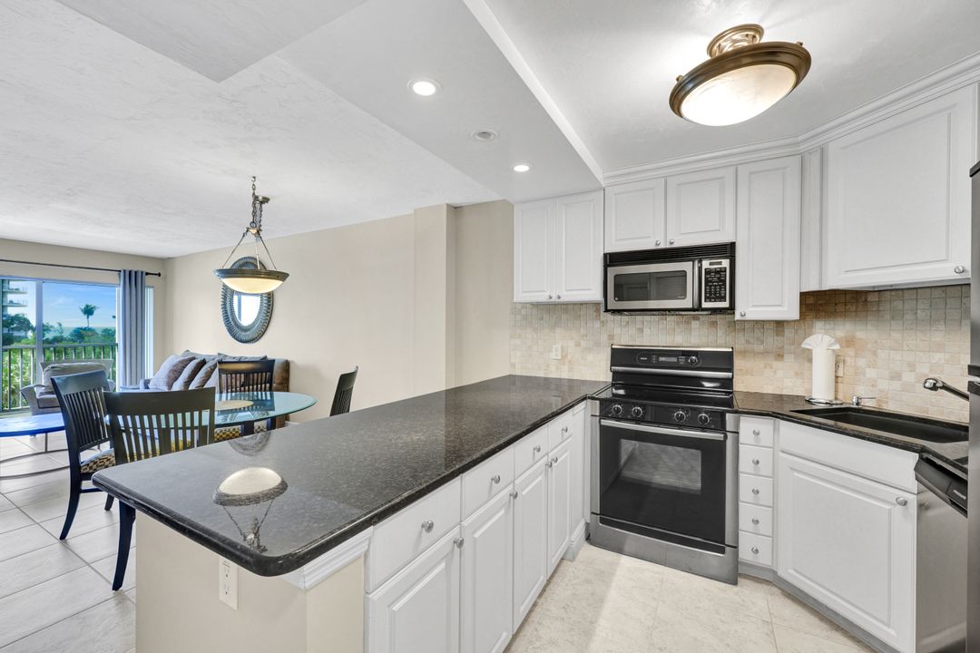 1 Bluebill Ave #409, Naples, FL 34108