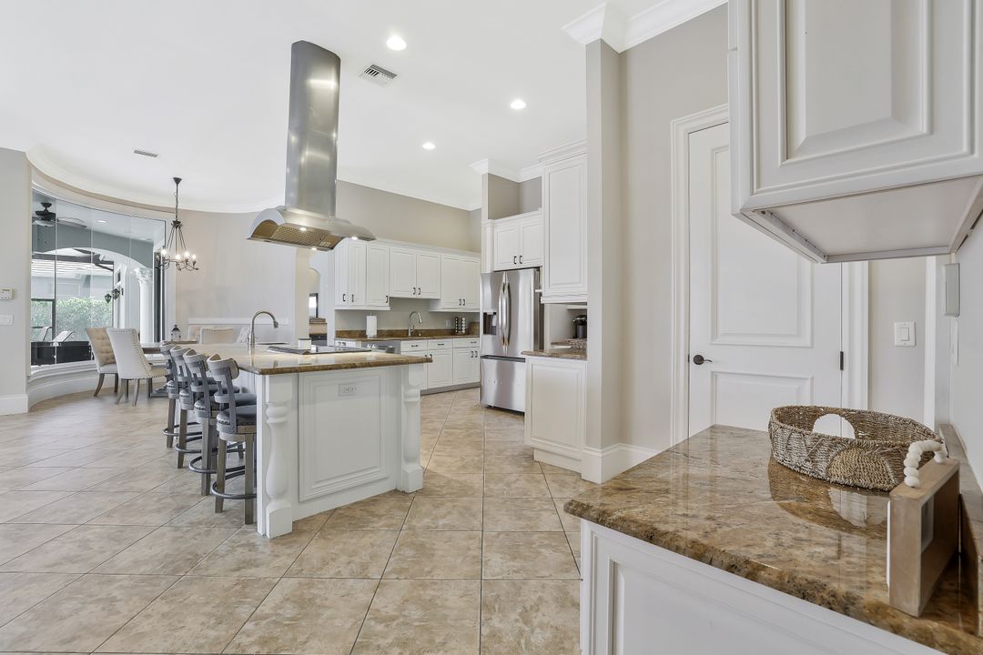 541 Taylor Ct, Marco Island, FL 34145