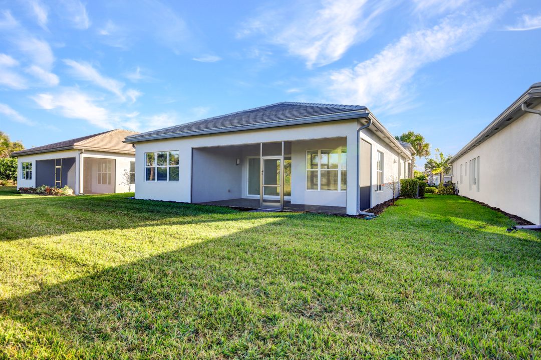 11809 Drake Ln, Naples, FL 34120