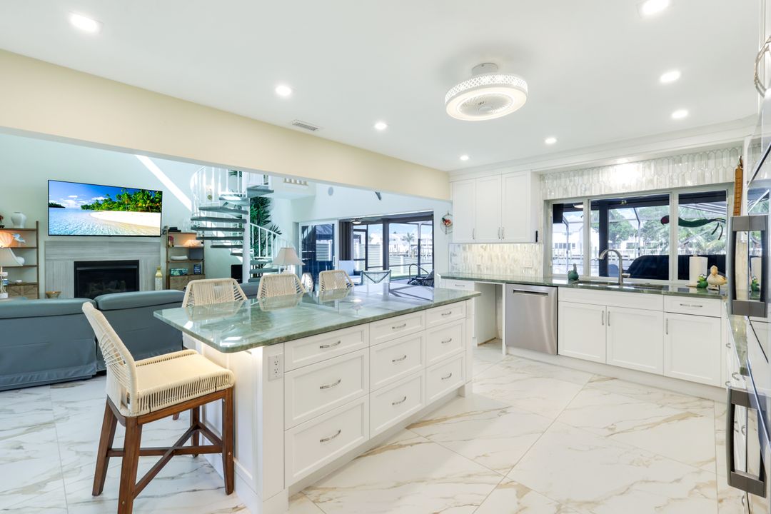 18323 Cutlass Dr, Fort Myers Beach, FL 33931