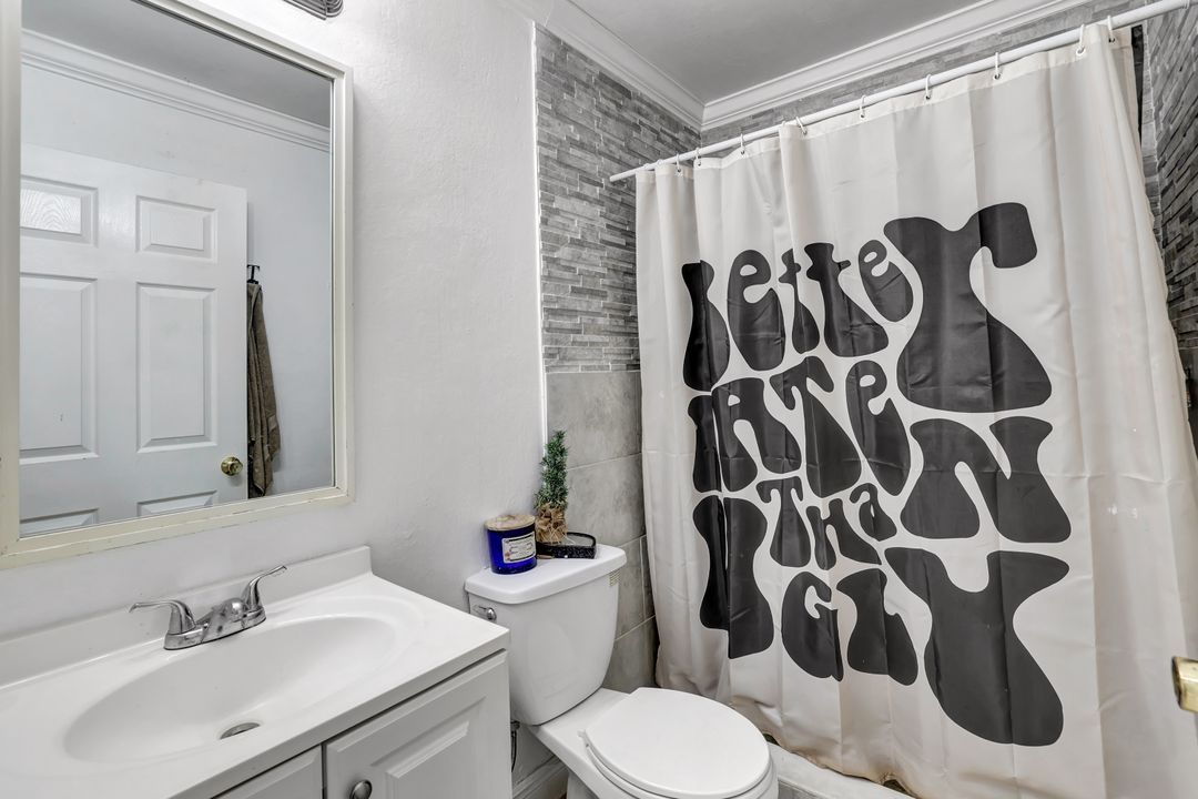 4090 32nd Ave SE, Naples, FL 34117