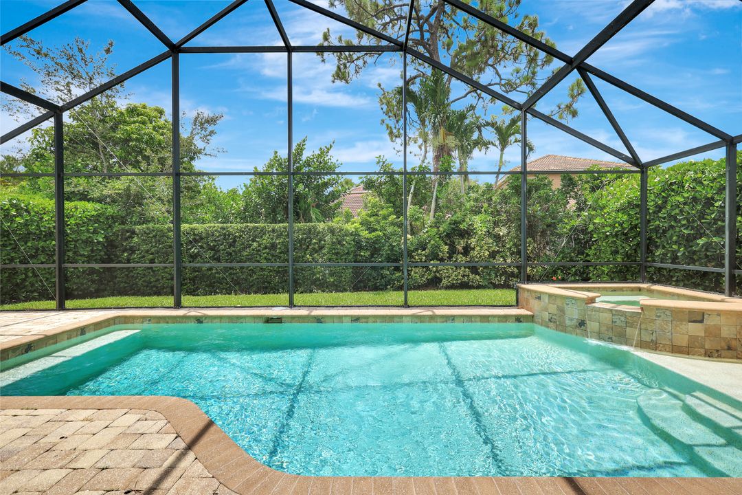 7052 Timberland Cir, Naples, FL 34109