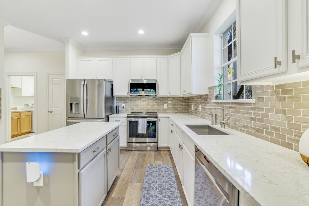 4956 Shaker Heights Ct, Naples, FL 34112